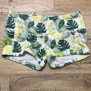 Fleo Low Rise Contour Shorts in Tropical Jungle Leaf Print